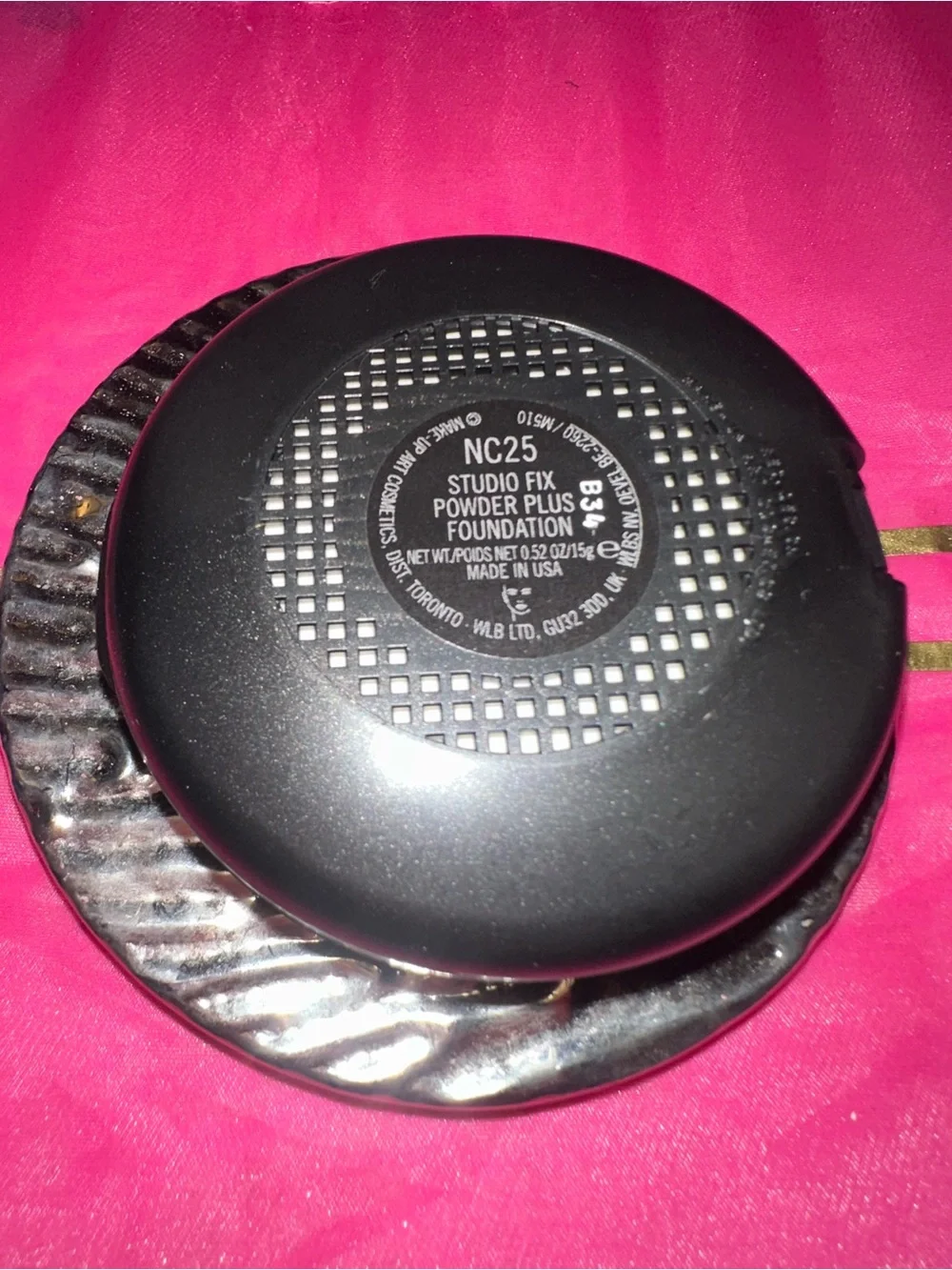 MAC NC25 Studio Fix Powder Plus Foundation
